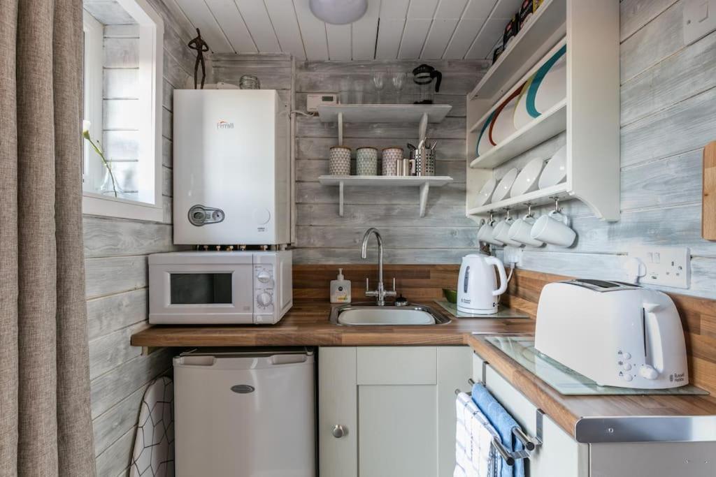 Loughview Chalet Whitehouse  Екстериор снимка