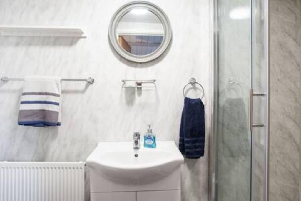 Loughview Chalet Whitehouse  Екстериор снимка