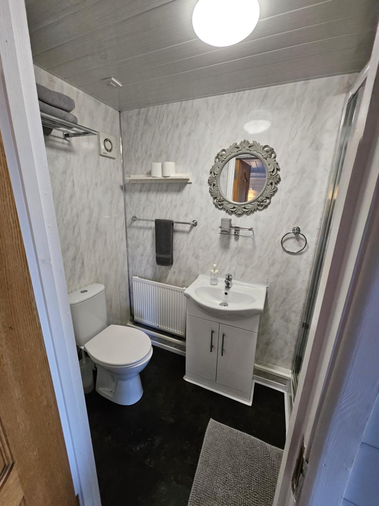 Loughview Chalet Whitehouse  Екстериор снимка
