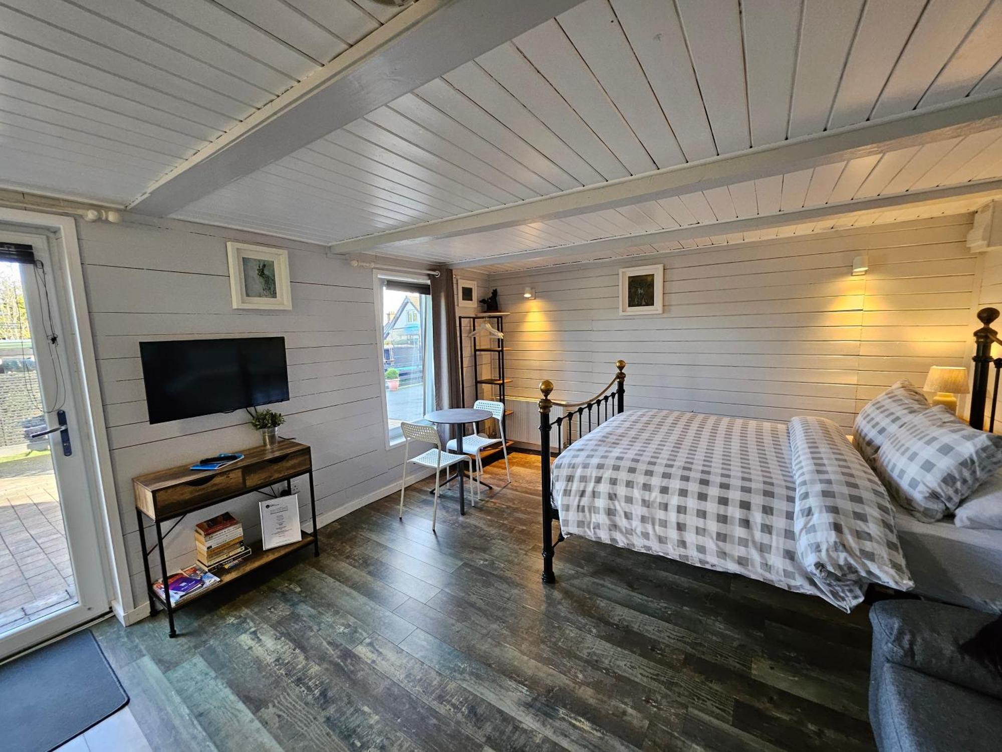Loughview Chalet Whitehouse  Екстериор снимка