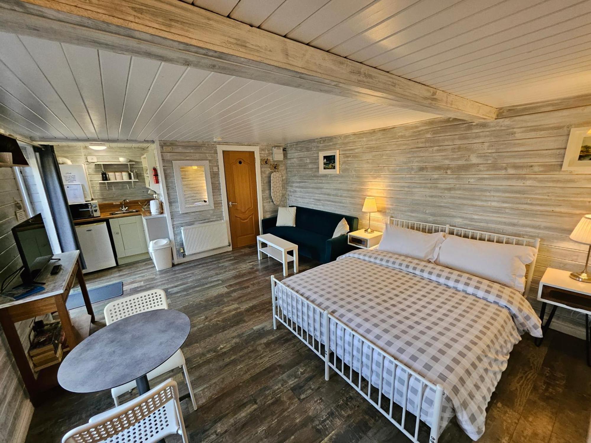 Loughview Chalet Whitehouse  Екстериор снимка